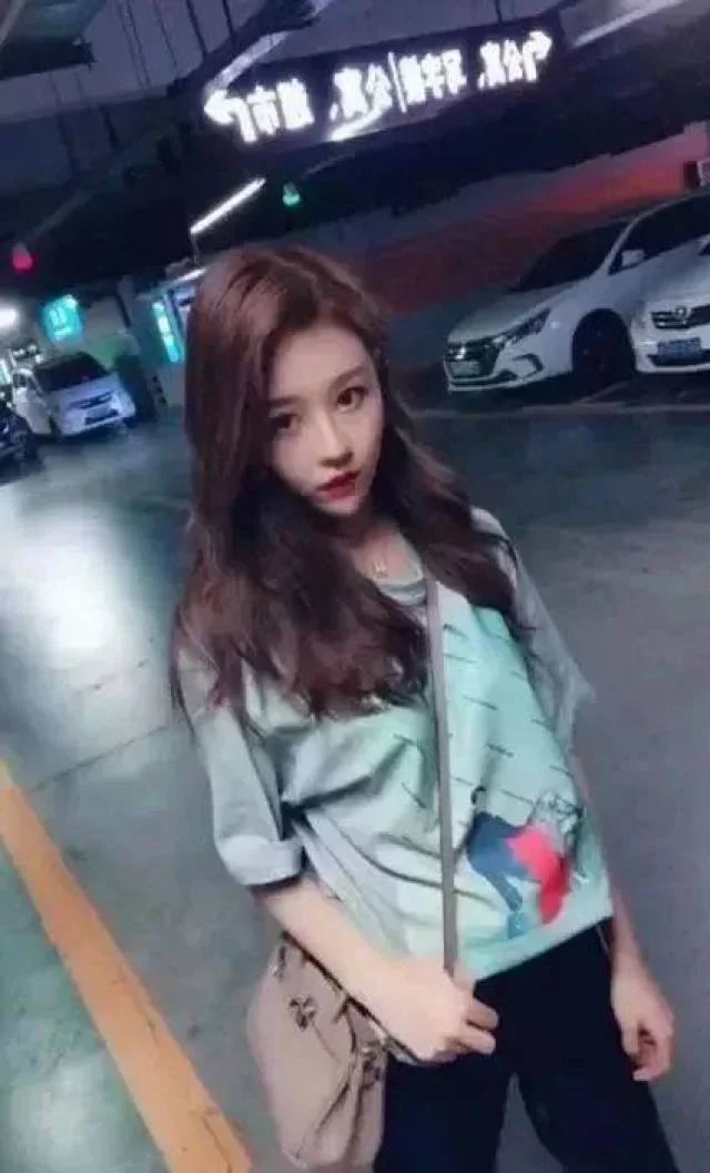 签约网红张雨晴个人形象照